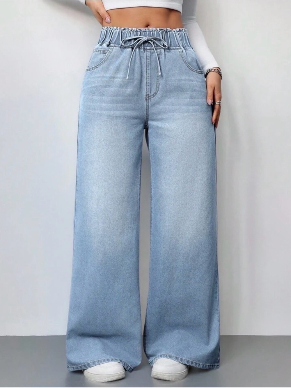 Petite Women’s Lightwash Oversized Jeans BNWT Size 6 Medium